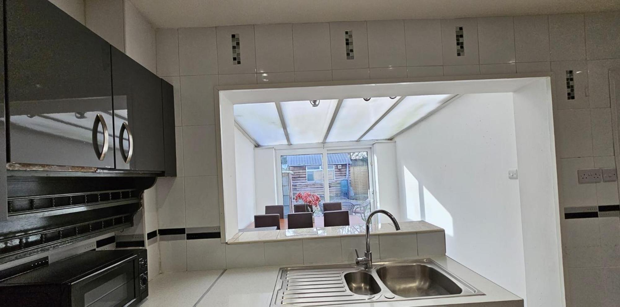 The Crescent, 3 Bed House With 2-3 Parking Spaces, Great For Contractors And Family Greenhithe Exterior photo